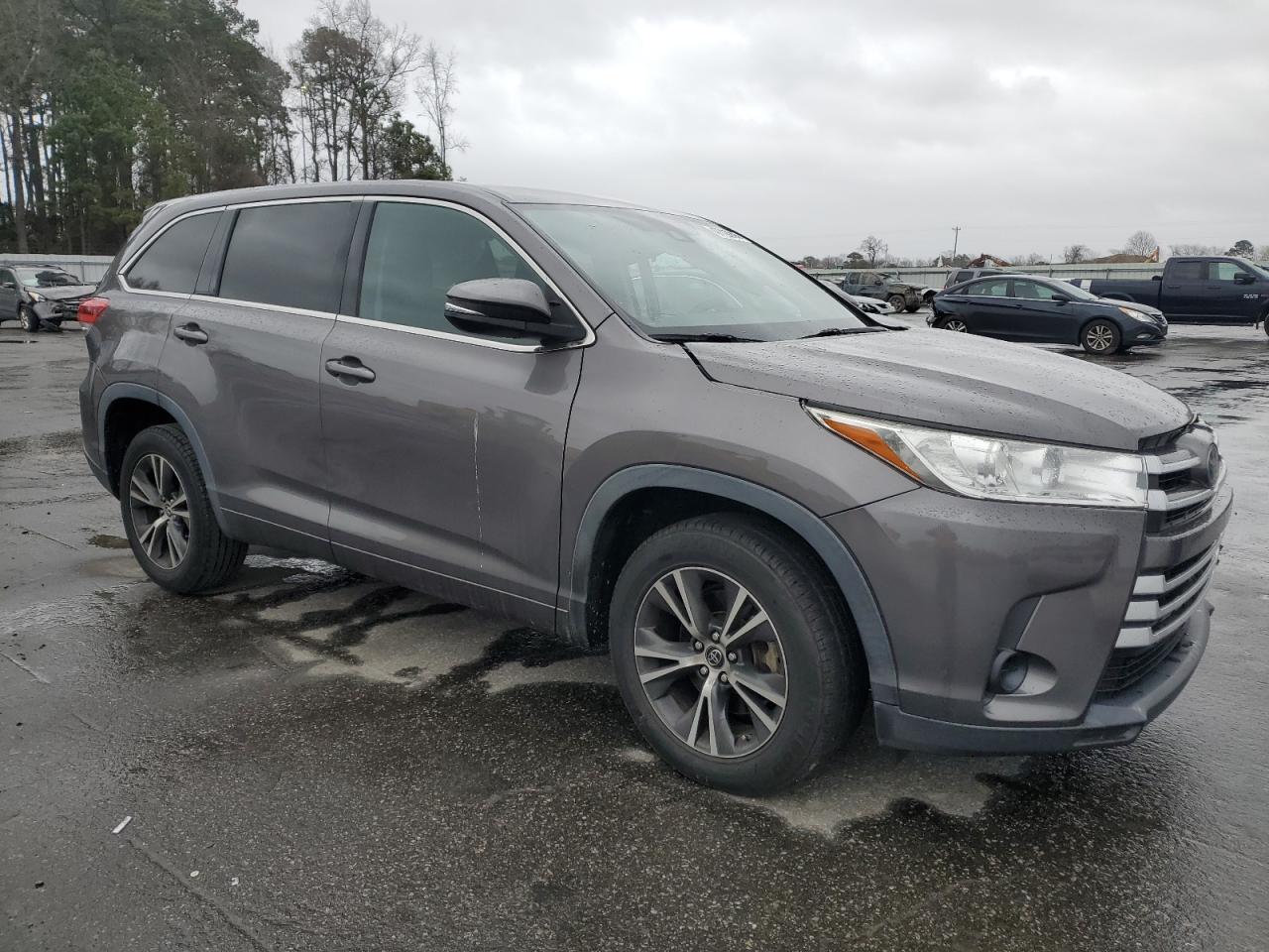 2017 Toyota Highlander VIN 5TDZARFH7HS026917 Copart auction photo, all over damage thumbnail 4