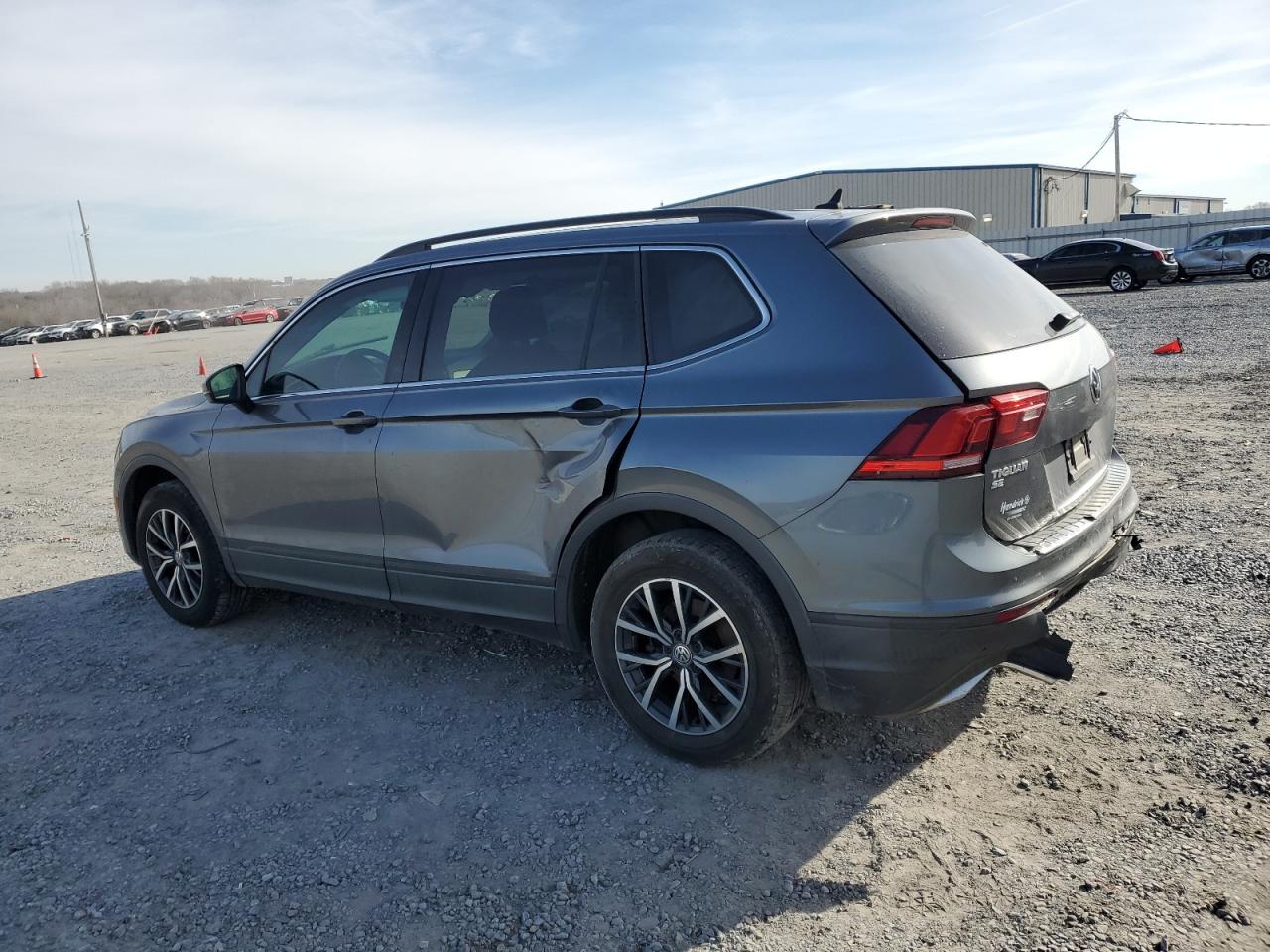 2019 Volkswagen Tiguan VIN 3VV3B7AXXKM182819 Copart auction photo, side / minor dent/scratches damage thumbnail 2