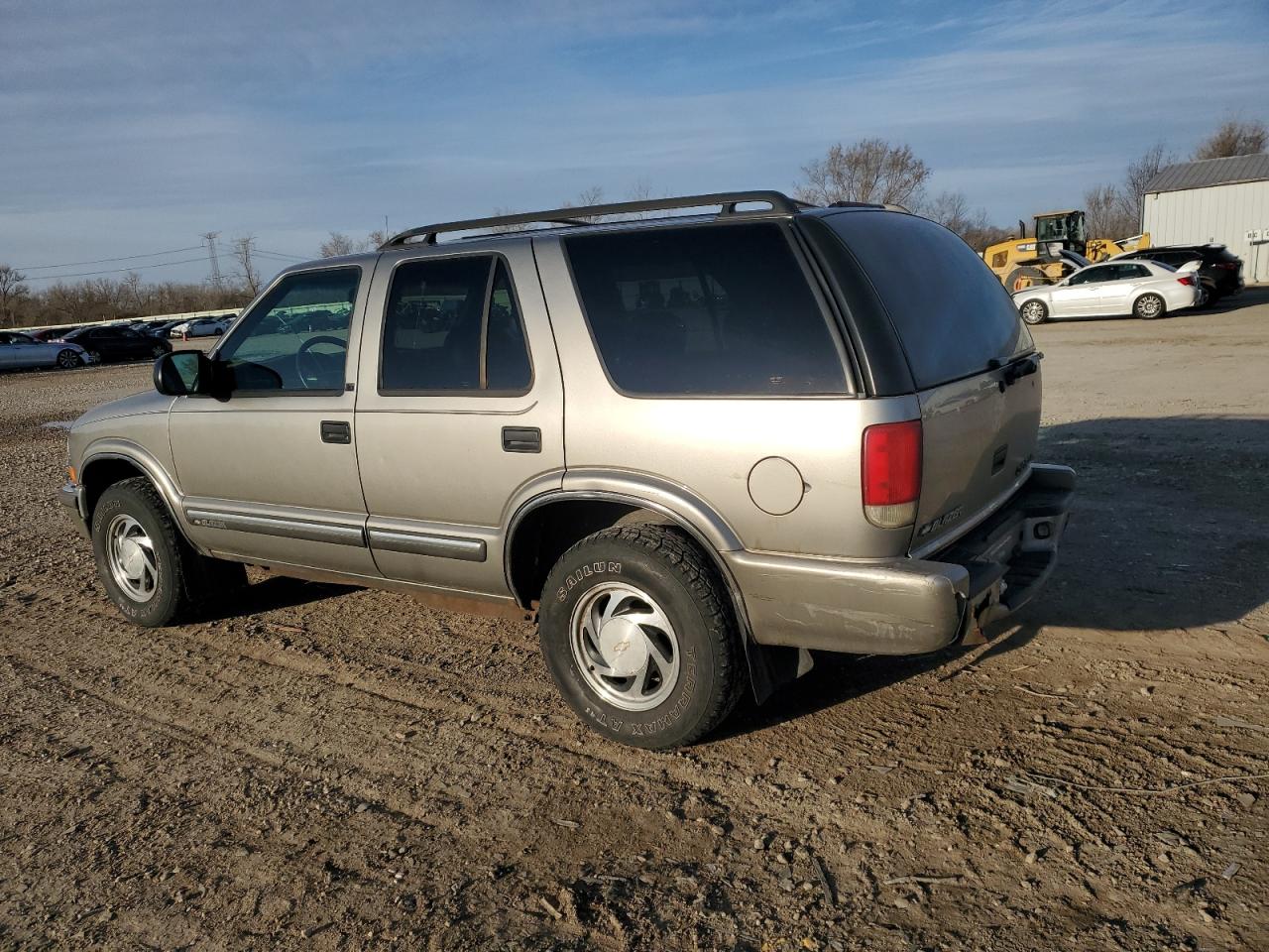 2001 Chevrolet Blazer VIN 1GNDT13W012214384 Copart auction photo, minor dent/scratches / rear end damage thumbnail 2