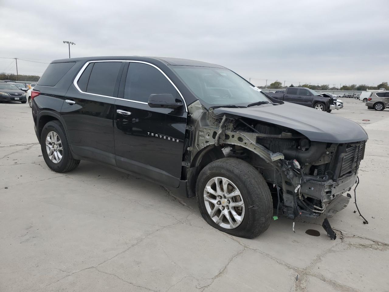 2019 Chevrolet Traverse VIN 1GNERFKW6KJ256258 Copart auction photo, front end damage thumbnail 4