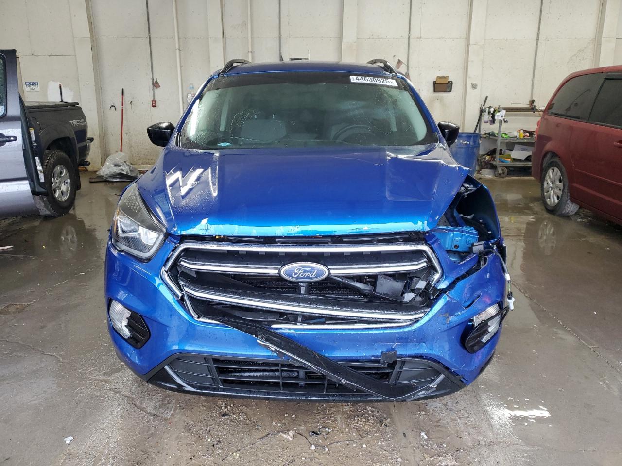 2019 Ford Escape VIN 1FMCU9GD1KUA50122 Copart auction photo, front end / minor dent/scratches damage thumbnail 5