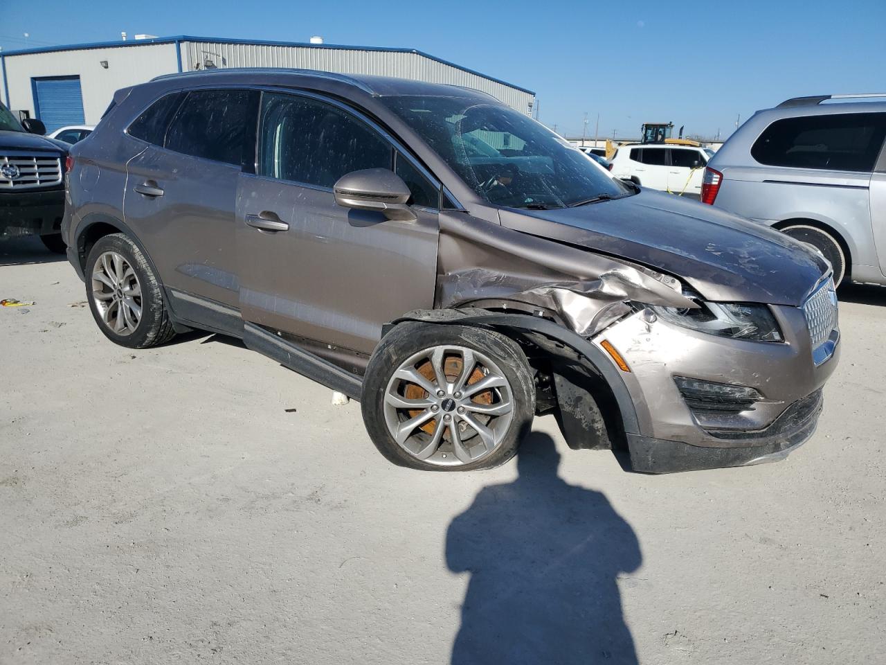 2019 Lincoln MKC VIN 5LMCJ2D96KUL02511 Copart auction photo, front end / rear end damage thumbnail 4