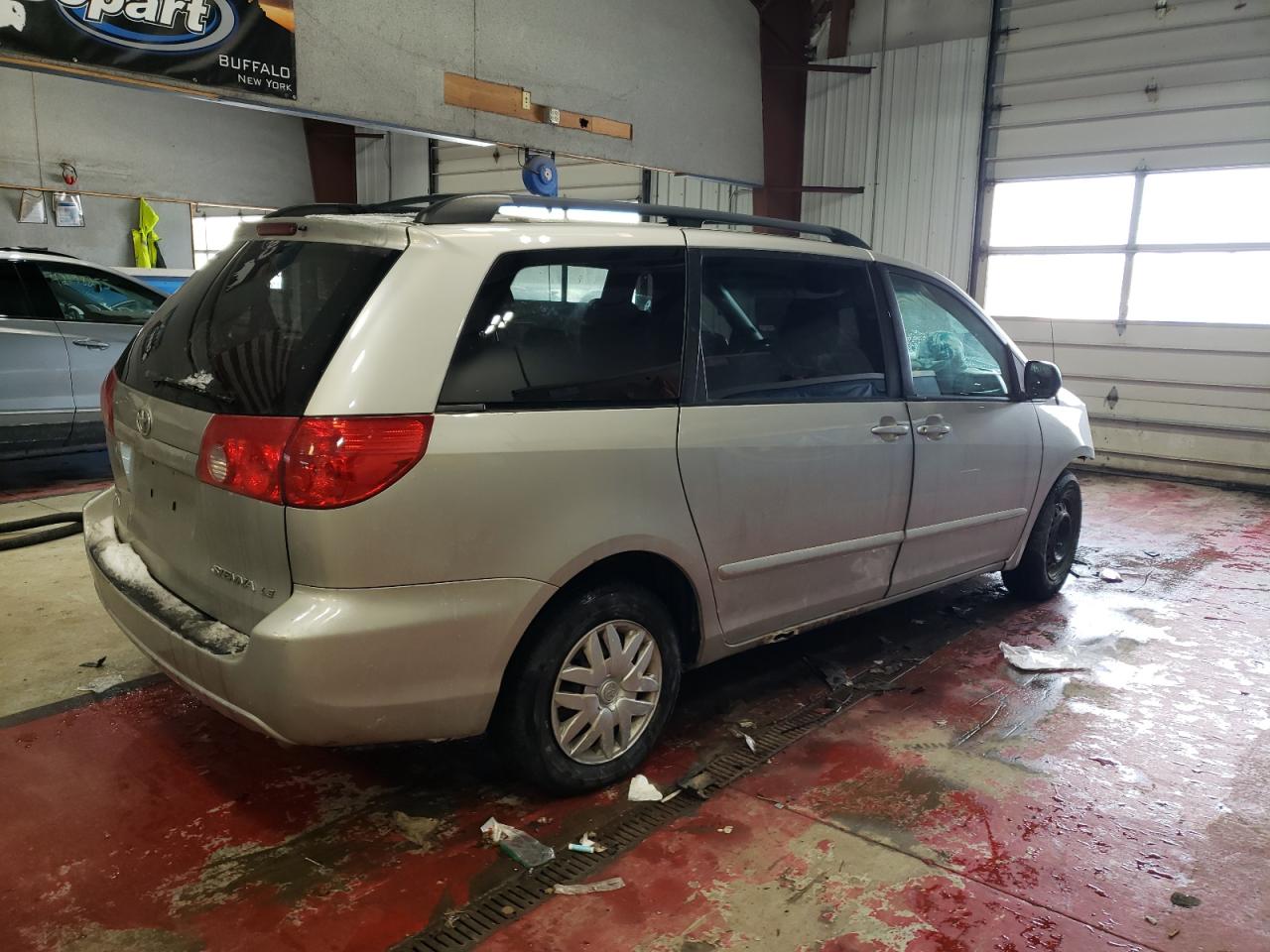 2009 Toyota Sienna VIN 5TDZK23C19S283926 Copart auction photo, front end damage thumbnail 3