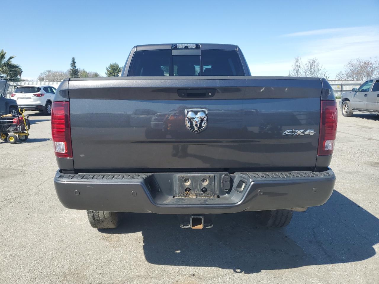 2018 RAM 2500 VIN 3C6UR5NLXJG221231 Copart auction photo, front end / minor dent/scratches damage thumbnail 6