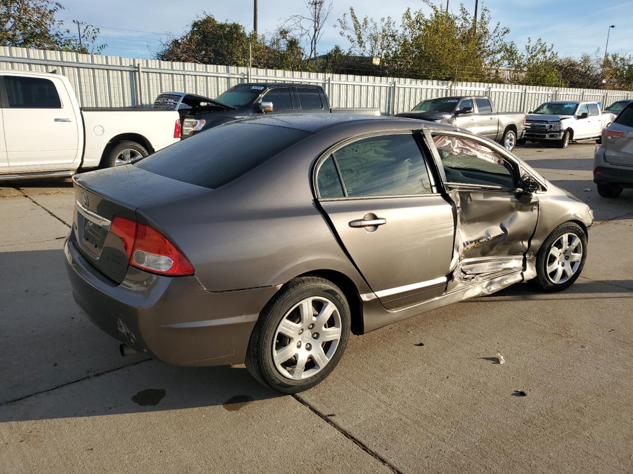 2009 Honda Civic VIN 19XFA16589E003216 Copart auction photo, side / front end damage thumbnail 3