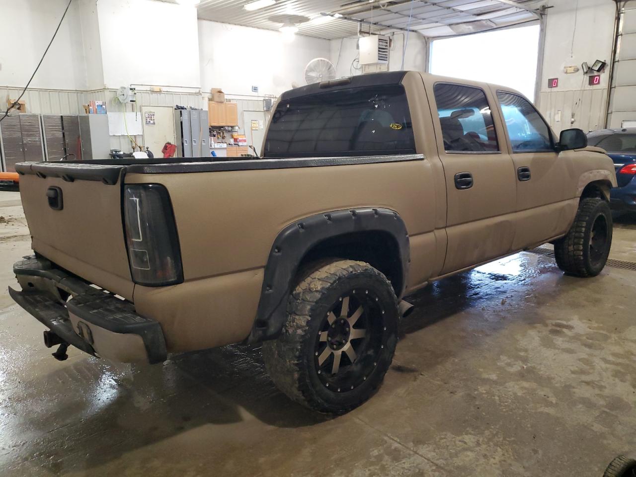 2006 Chevrolet Silverado VIN 2GCEK13T961154246 Copart auction photo, front end / side damage thumbnail 3