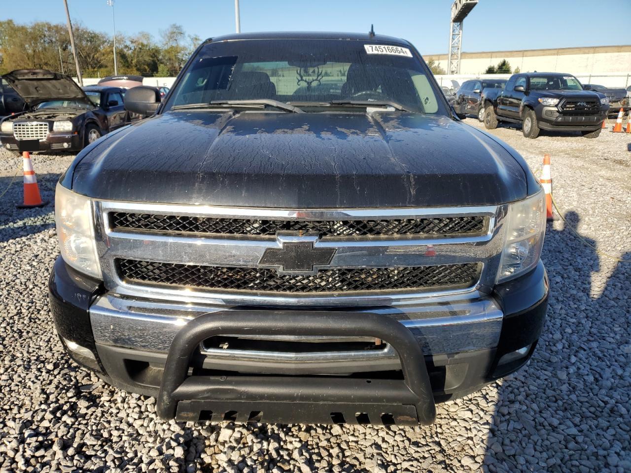 2011 Chevrolet Silverado VIN 1GCRKSE31BZ386426 Copart auction photo, minor dent/scratches damage thumbnail 5