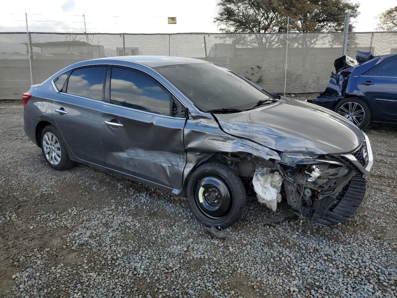 2017 Nissan Sentra VIN 3N1AB7AP6HY342429 Copart auction photo, front end / side damage thumbnail 4