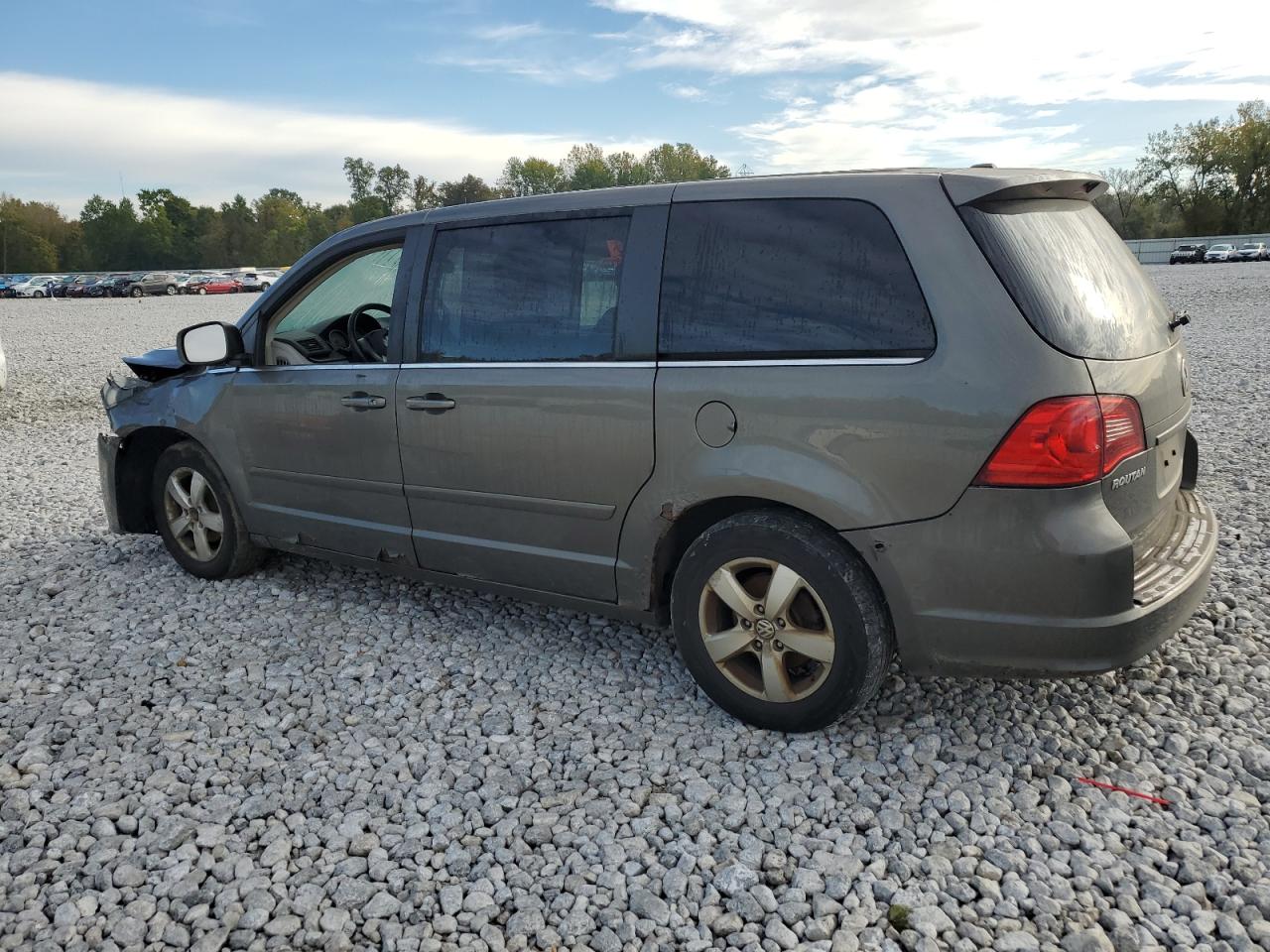 2010 Volkswagen Routan VIN 2V4RW3D11AR237071 Copart auction photo, front end damage thumbnail 2