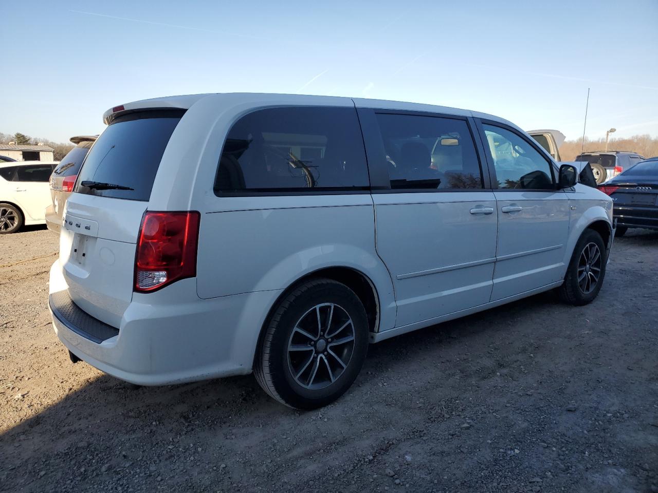 2014 Dodge Caravan VIN 2C4RDGCG6ER468129 Copart auction photo, front end / side damage thumbnail 3