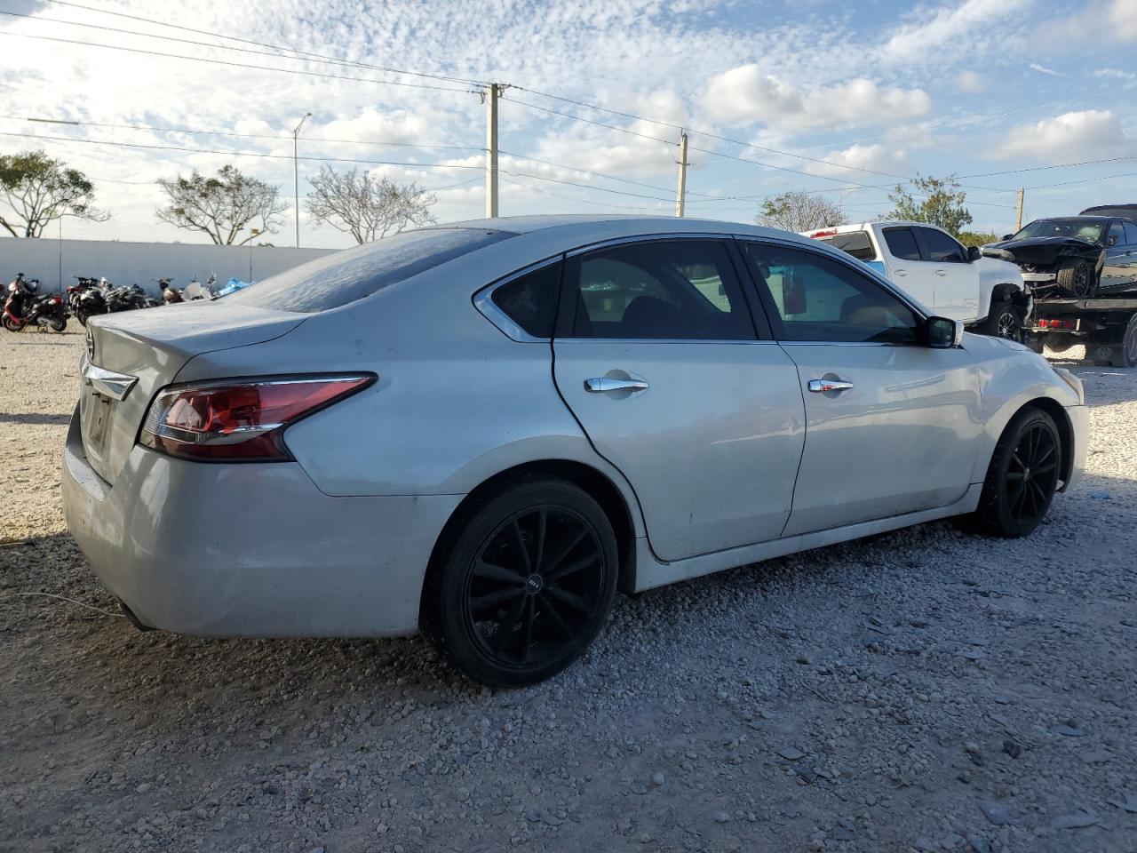 2013 Nissan Altima VIN 1N4AL3AP2DC901678 Copart auction photo, mechanical / minor dent/scratches damage thumbnail 3