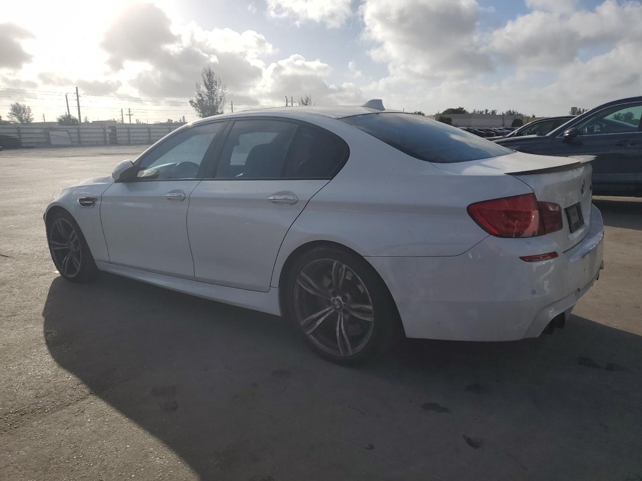 2013 BMW M5 VIN WBSFV9C56DD096389 Copart auction photo, front end / mechanical damage thumbnail 2