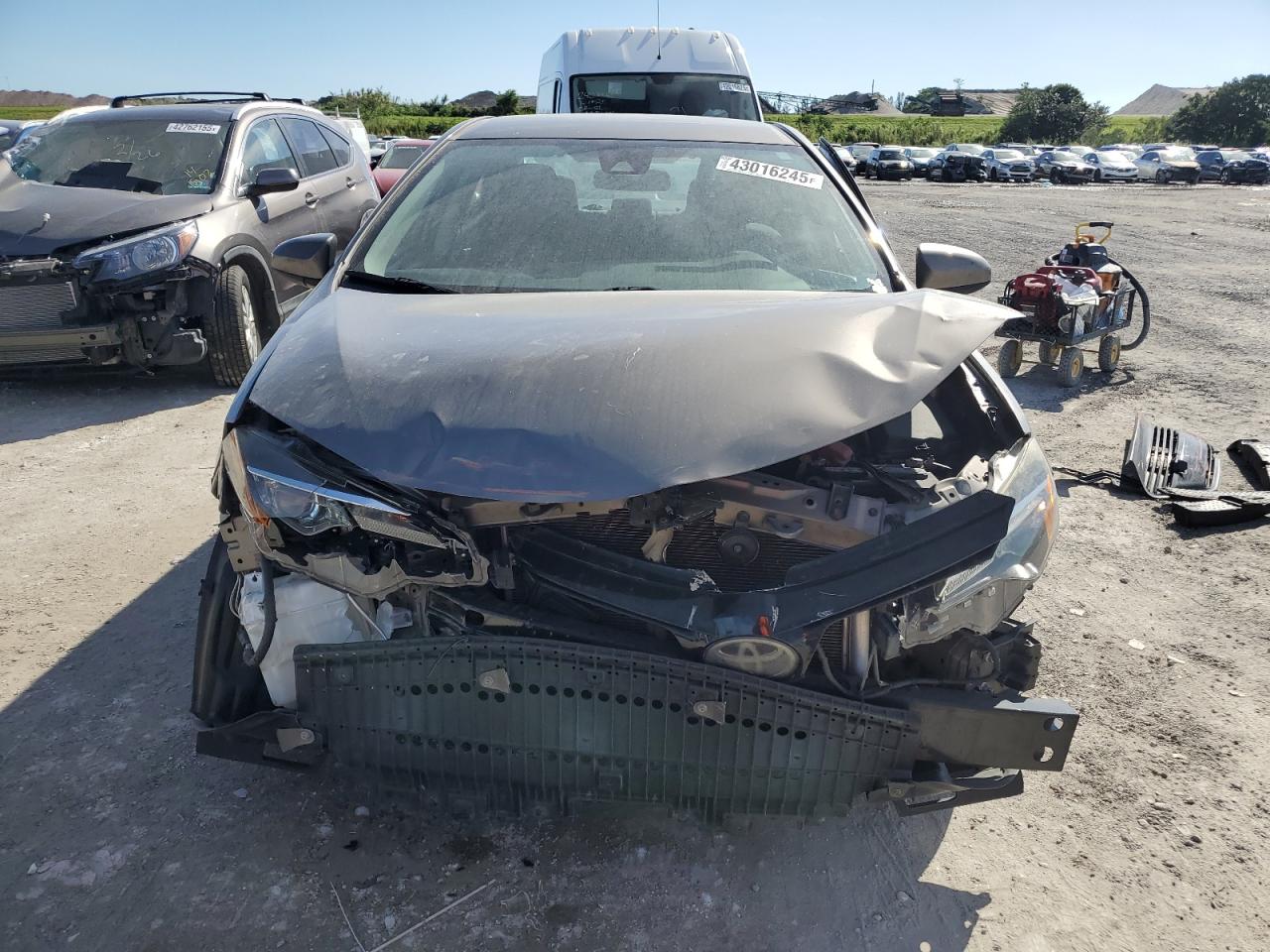 2018 Toyota Corolla VIN 5YFBURHE8JP827754 Copart auction photo, front end / minor dent/scratches damage thumbnail 5