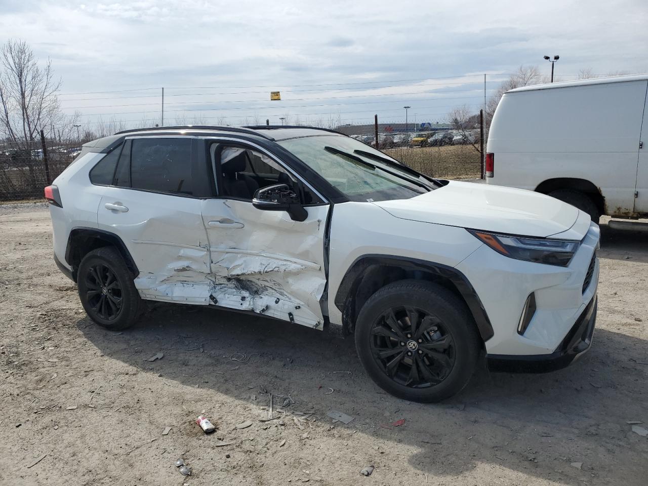 2022 Toyota RAV 4 VIN JTME6RFV7ND522135 Copart auction photo, side / minor dent/scratches damage thumbnail 4