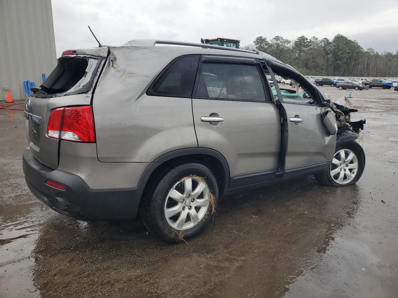 2011 KIA Sorento VIN 5XYKT3A1XBG045811 Copart auction photo, rollover damage thumbnail 3