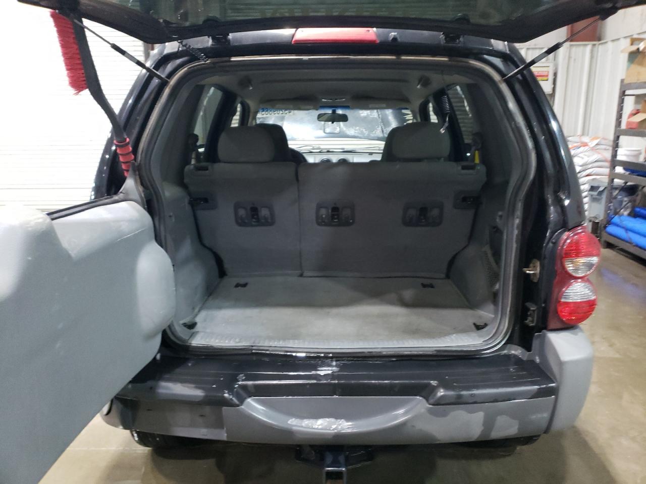2005 Jeep Liberty (North America) VIN 1J4GL48K55W640948 Copart auction photo, front end damage thumbnail 6