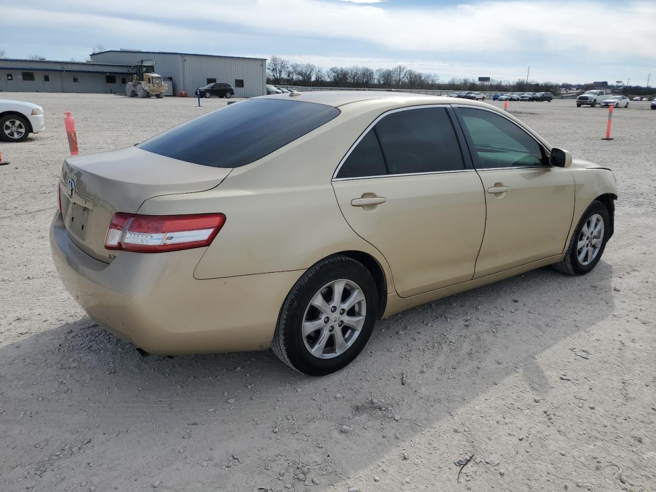 2011 Toyota Camry VIN 4T1BF3EK4BU196972 Copart auction photo, front end / minor dent/scratches damage thumbnail 3