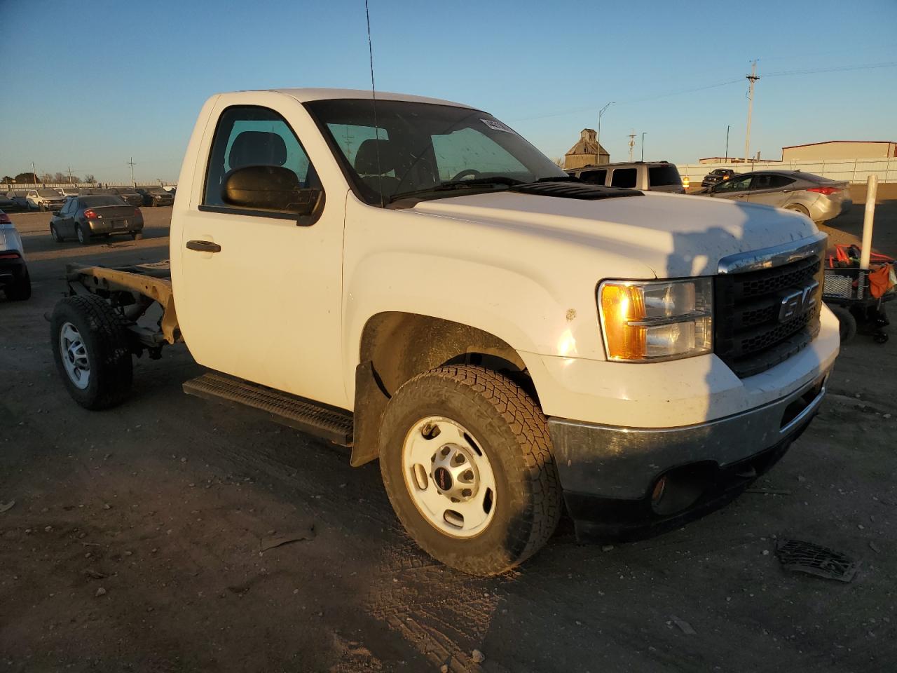 2013 GMC Sierra VIN 1GT01ZCG0DF243580 Copart auction photo, normal wear damage thumbnail 4