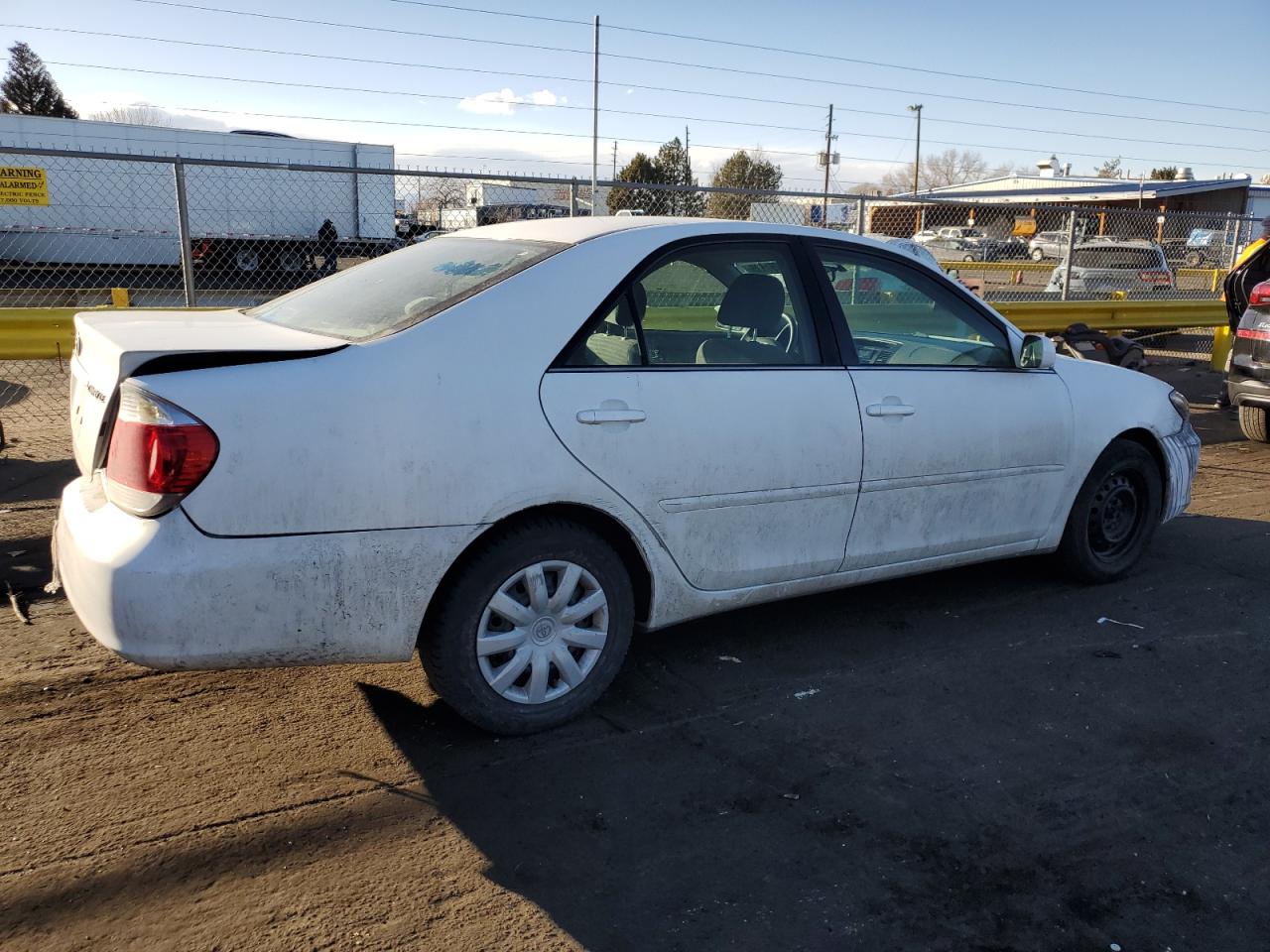 2005 Toyota Camry VIN 4T1BE30K65U627813 Copart auction photo, rear end damage thumbnail 3