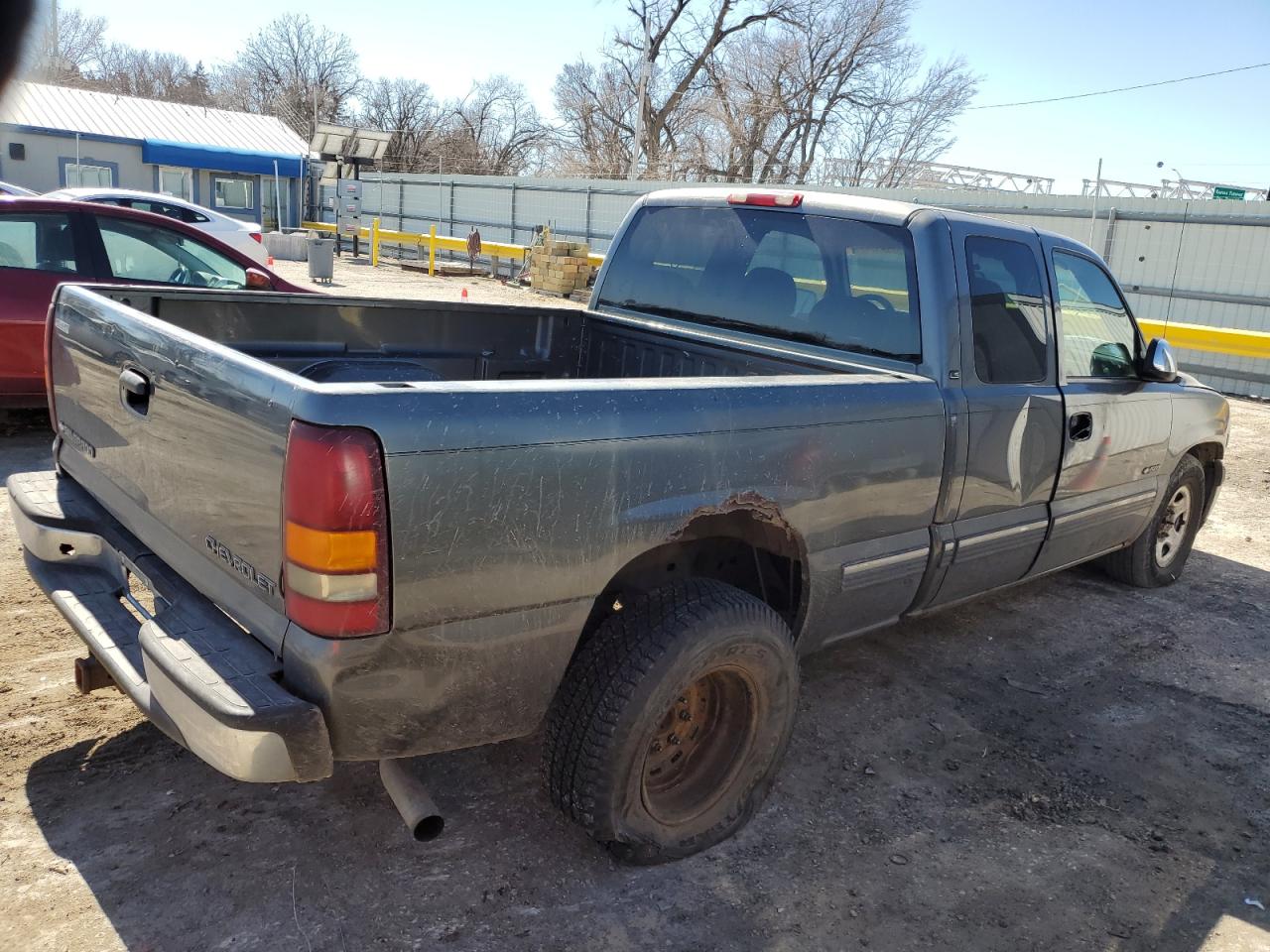 2000 Chevrolet Silverado VIN 2GCEC19T4Y1266072 Copart auction photo, vandalism / all over damage thumbnail 3
