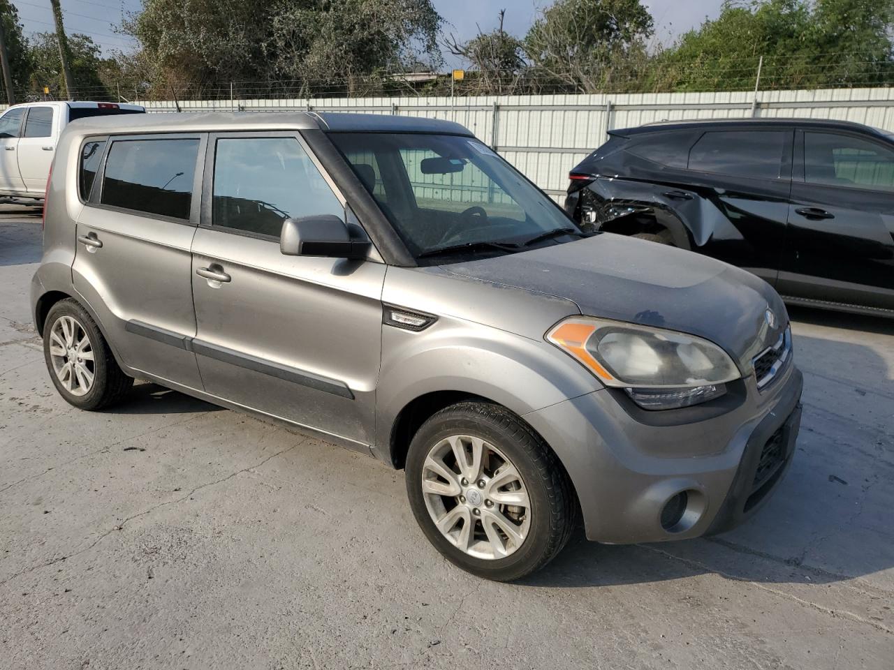 2013 KIA Soul VIN KNDJT2A59D7628993 Copart auction photo, side / rear end damage thumbnail 4