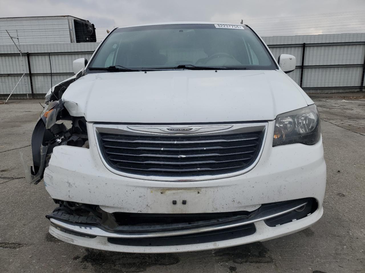 2015 Chrysler Town & Country VIN 2C4RC1HG0FR755170 Copart auction photo, front end damage thumbnail 5