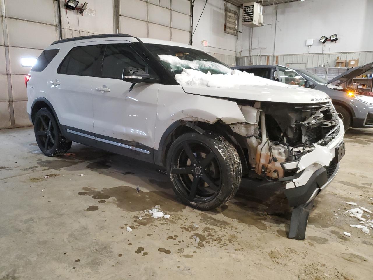 2017 Ford Explorer VIN 1FM5K7DH3HGA70146 Copart auction photo, front end / minor dent/scratches damage thumbnail 4