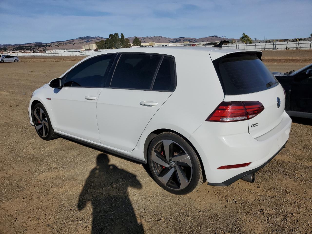 2018 Volkswagen GTI VIN 3VW547AU9JM291548 Copart auction photo, minor dent/scratches damage thumbnail 2