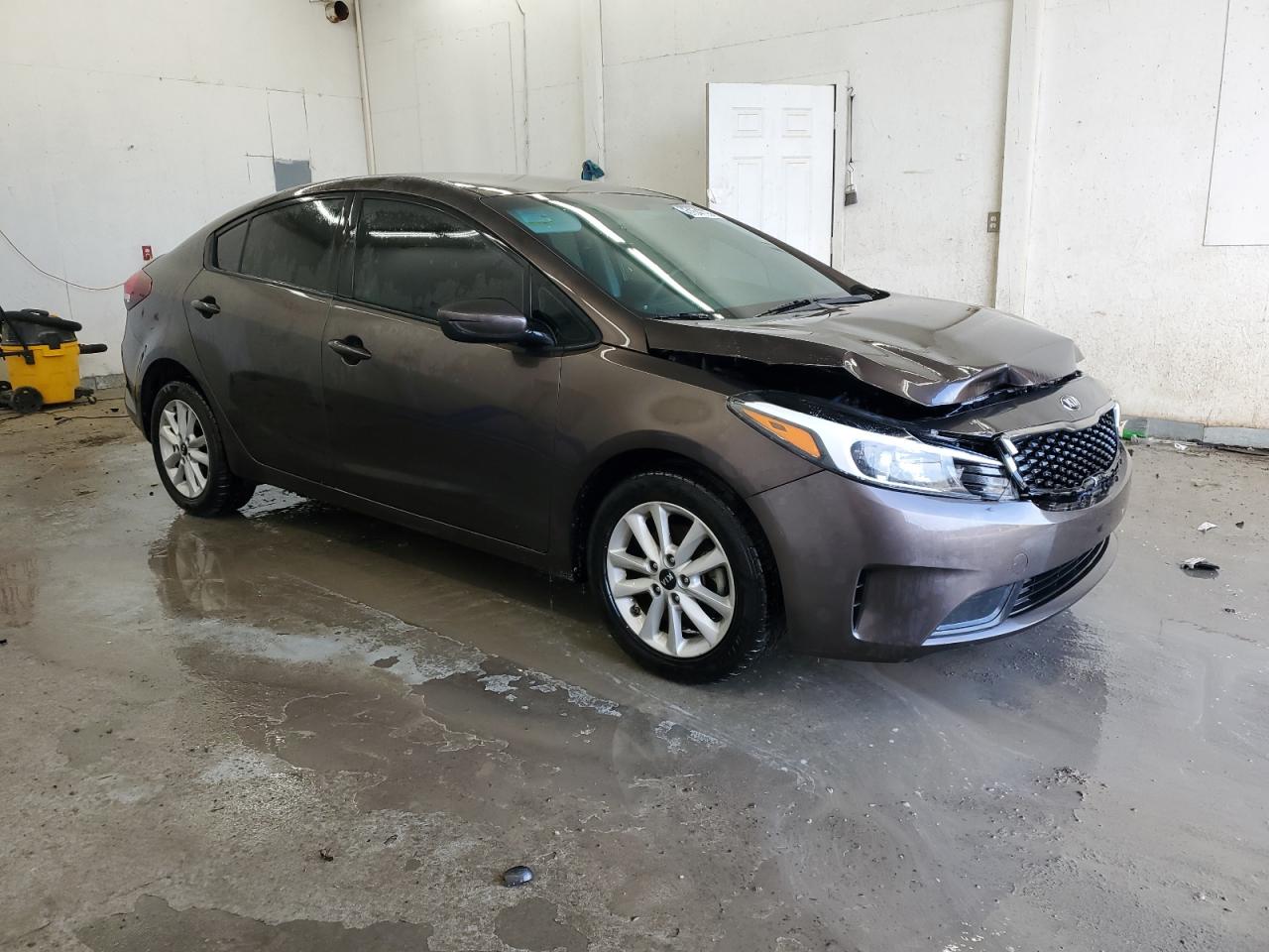 2017 KIA Forte VIN 3KPFL4A70HE080116 Copart auction photo, front end / minor dent/scratches damage thumbnail 4