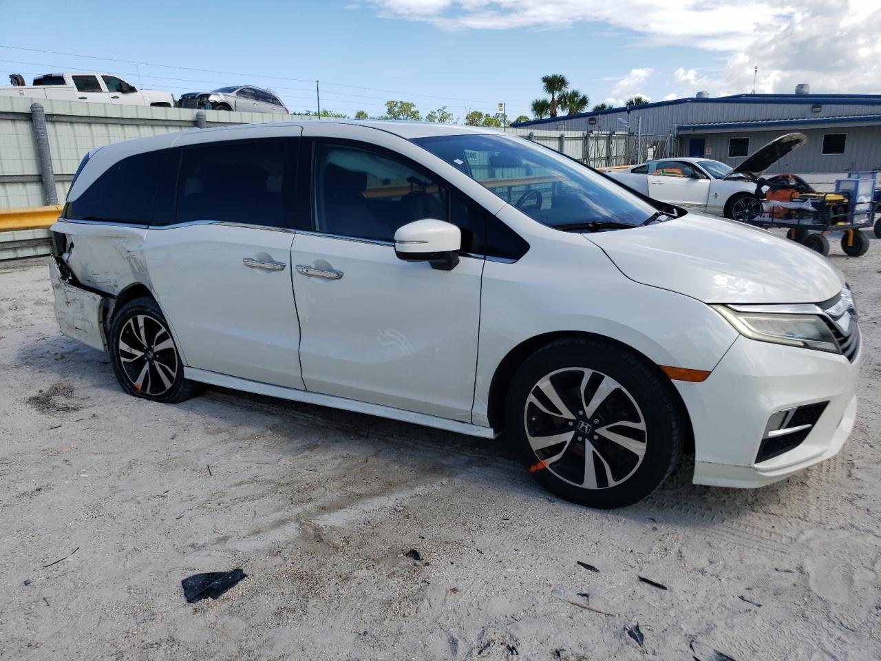 2018 Honda Odyssey VIN 5FNRL6H98JB066075 Copart auction photo, rear end damage thumbnail 4