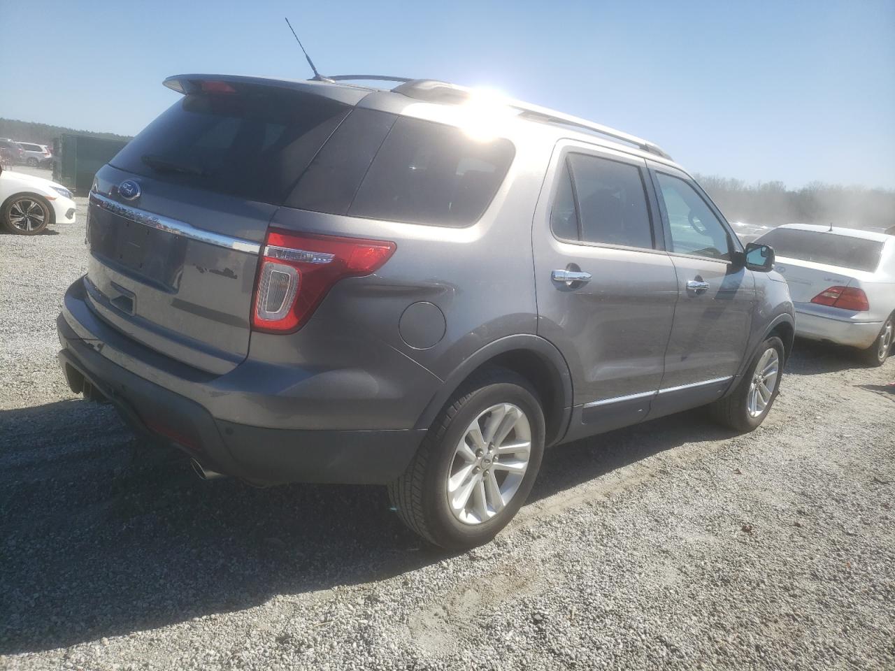 2011 Ford Explorer VIN 1FMHK7D87BGA37753 Copart auction photo, front end / minor dent/scratches damage thumbnail 3