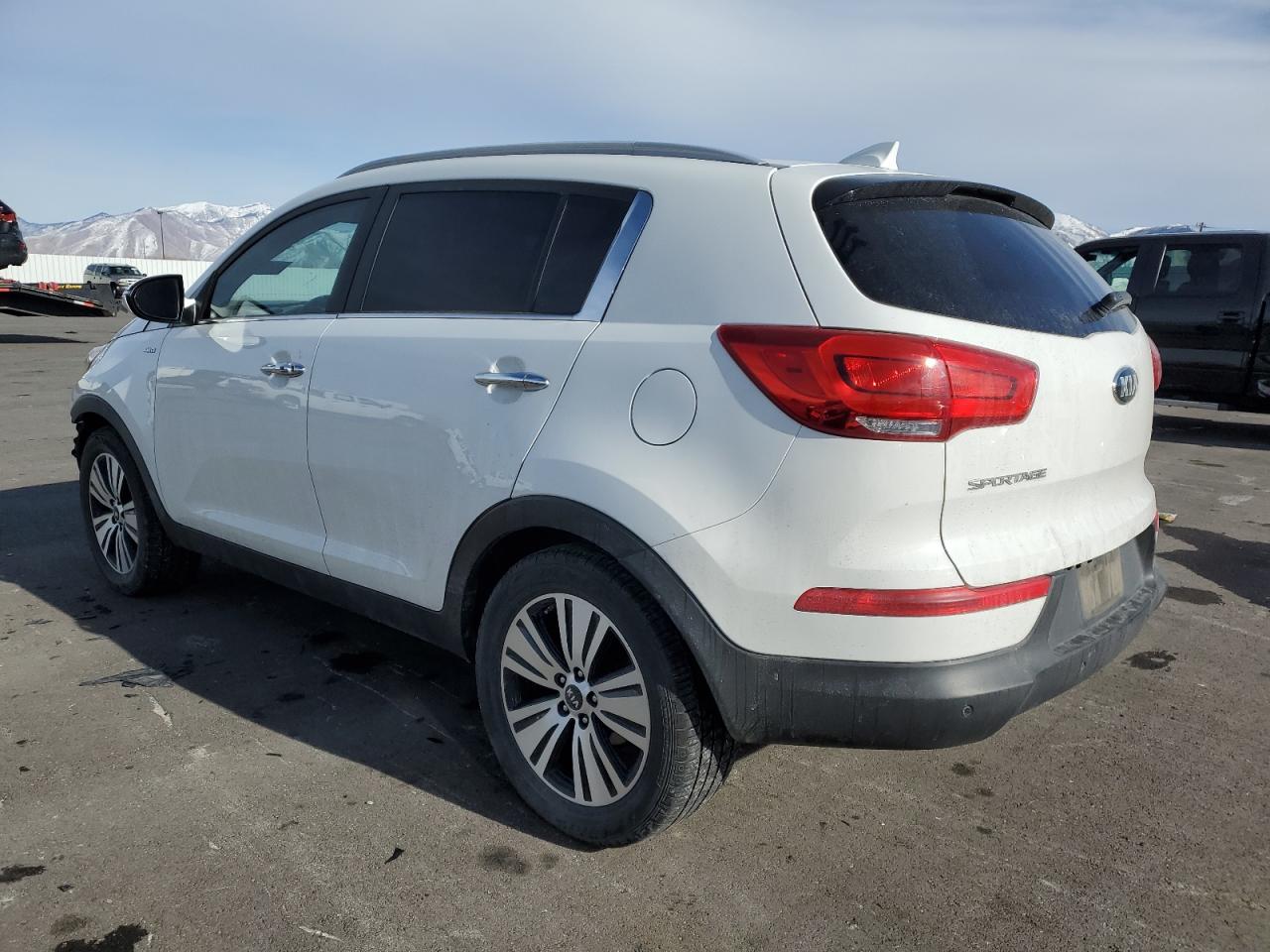2015 KIA Sportage VIN KNDPCCAC6F7718426 Copart auction photo, front end damage thumbnail 2