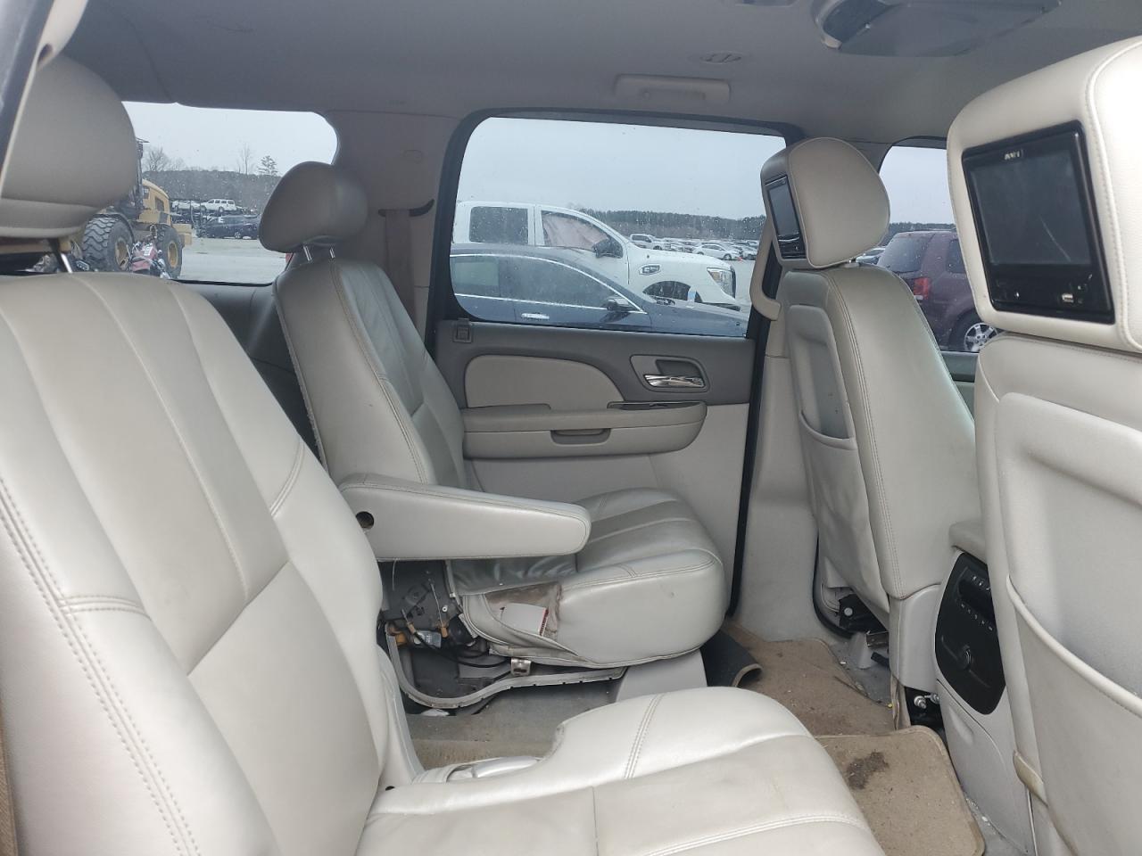 2009 Chevrolet Suburban VIN 1GNFK26339R234196 Copart auction photo, front end damage thumbnail 10