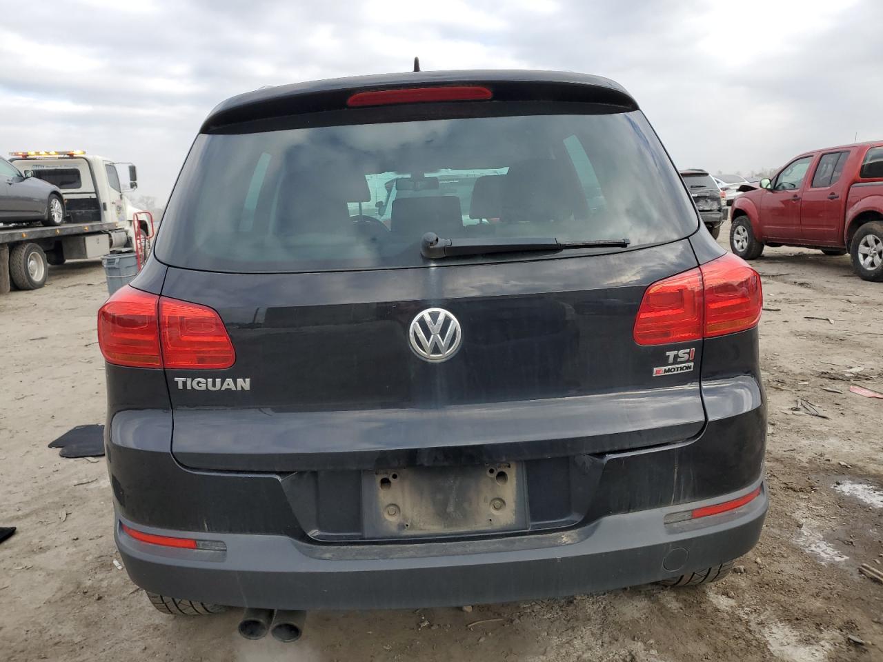 2017 Volkswagen Tiguan VIN WVGSV7AX6HK013913 Copart auction photo, front end damage thumbnail 6