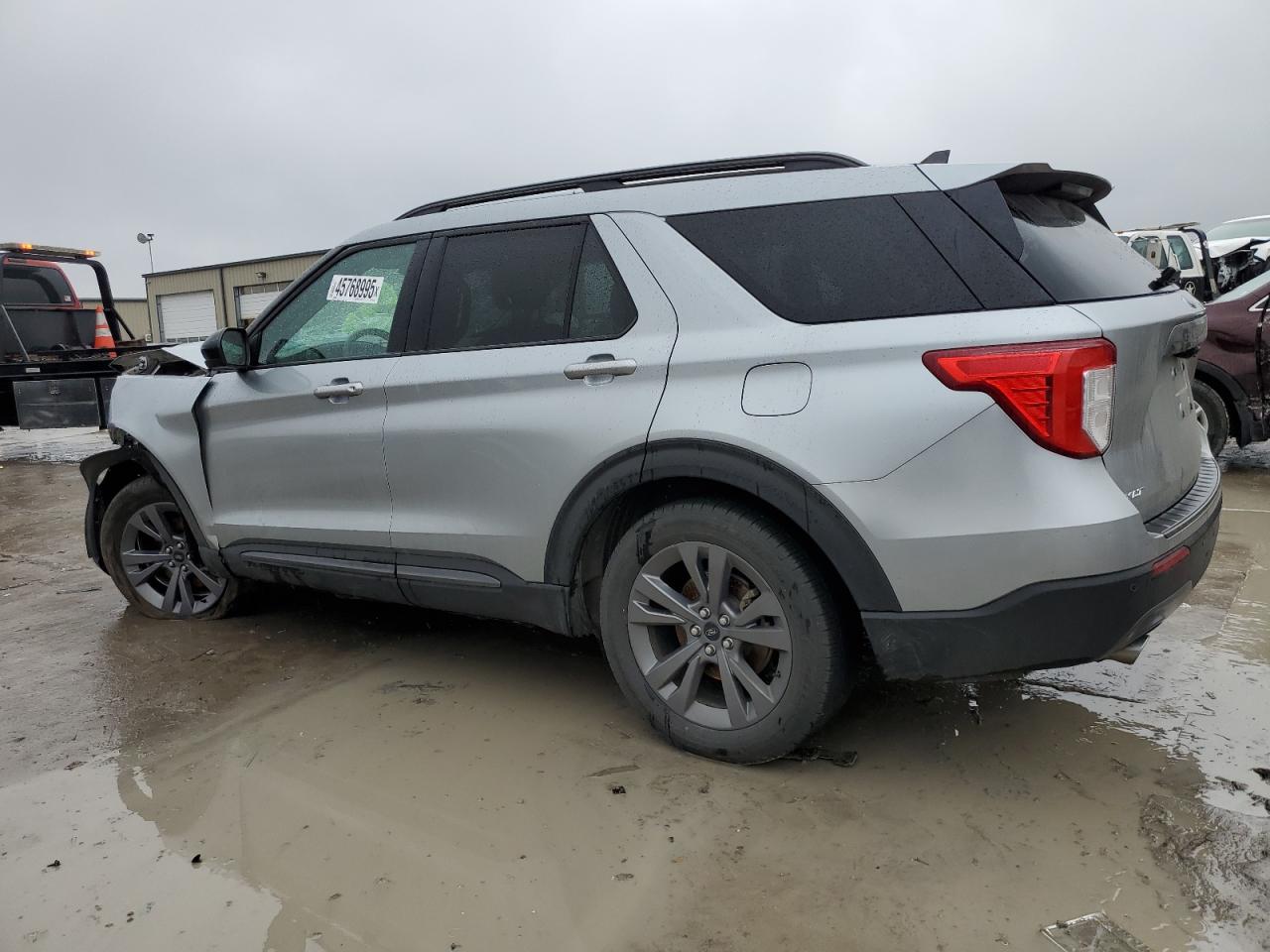 2022 Ford Explorer VIN 1FMSK7DH4NGB72263 Copart auction photo, front end damage thumbnail 2