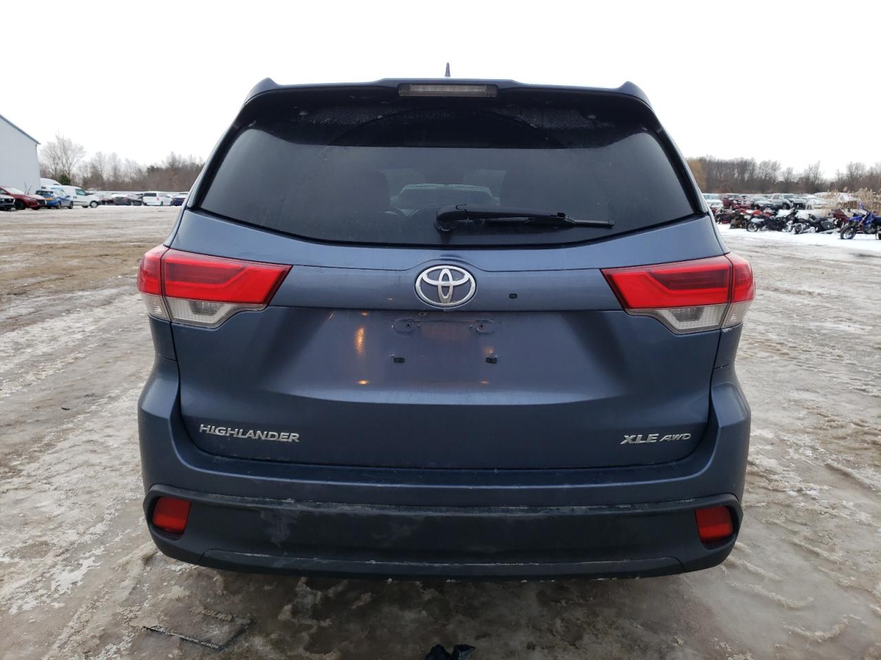 2017 Toyota Highlander VIN 5TDJZRFH9HS457975 Copart auction photo, front end damage thumbnail 6