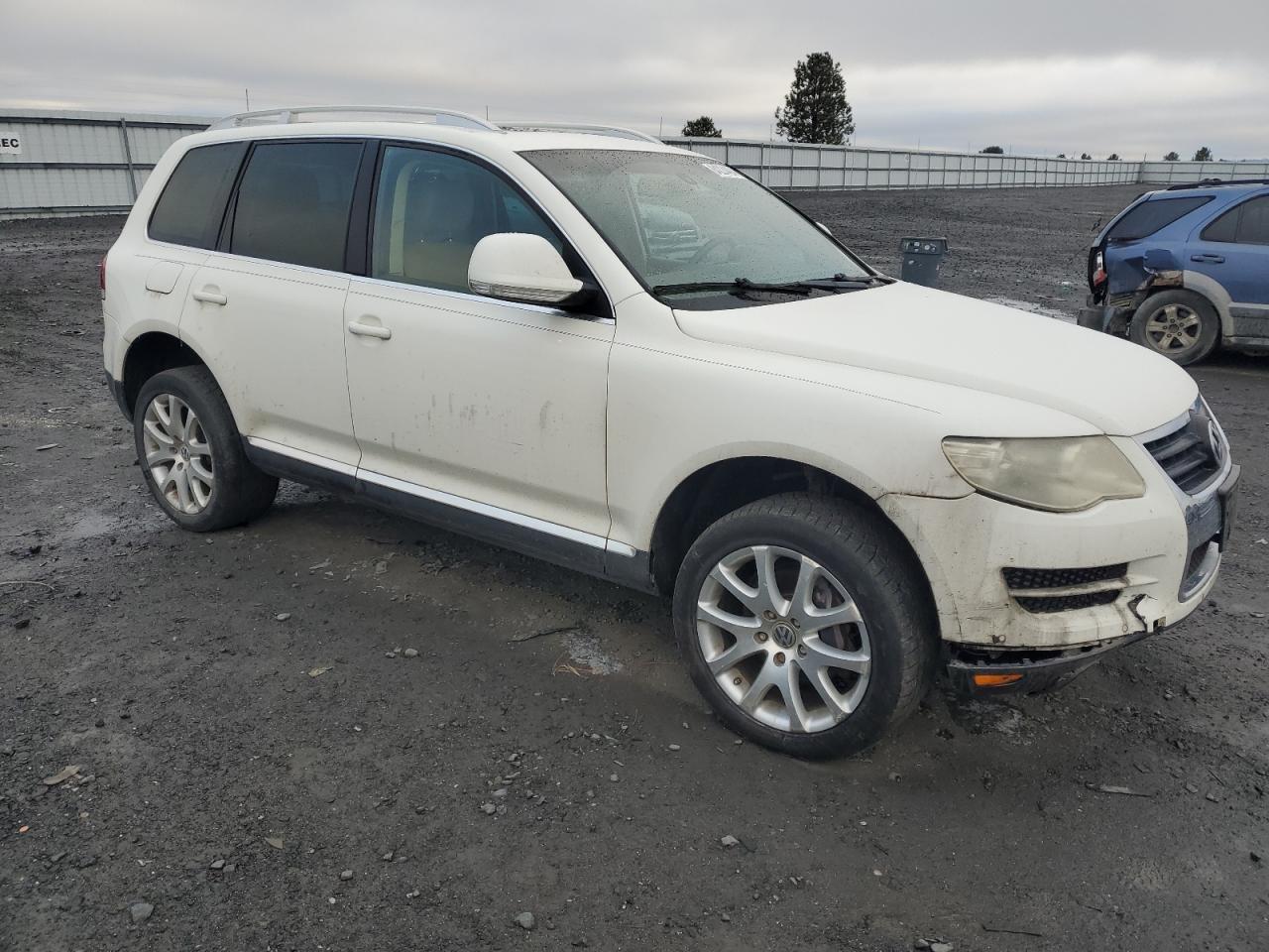 2009 Volkswagen Touareg VIN WVGFM77L49D036699 Copart auction photo, front end damage thumbnail 4