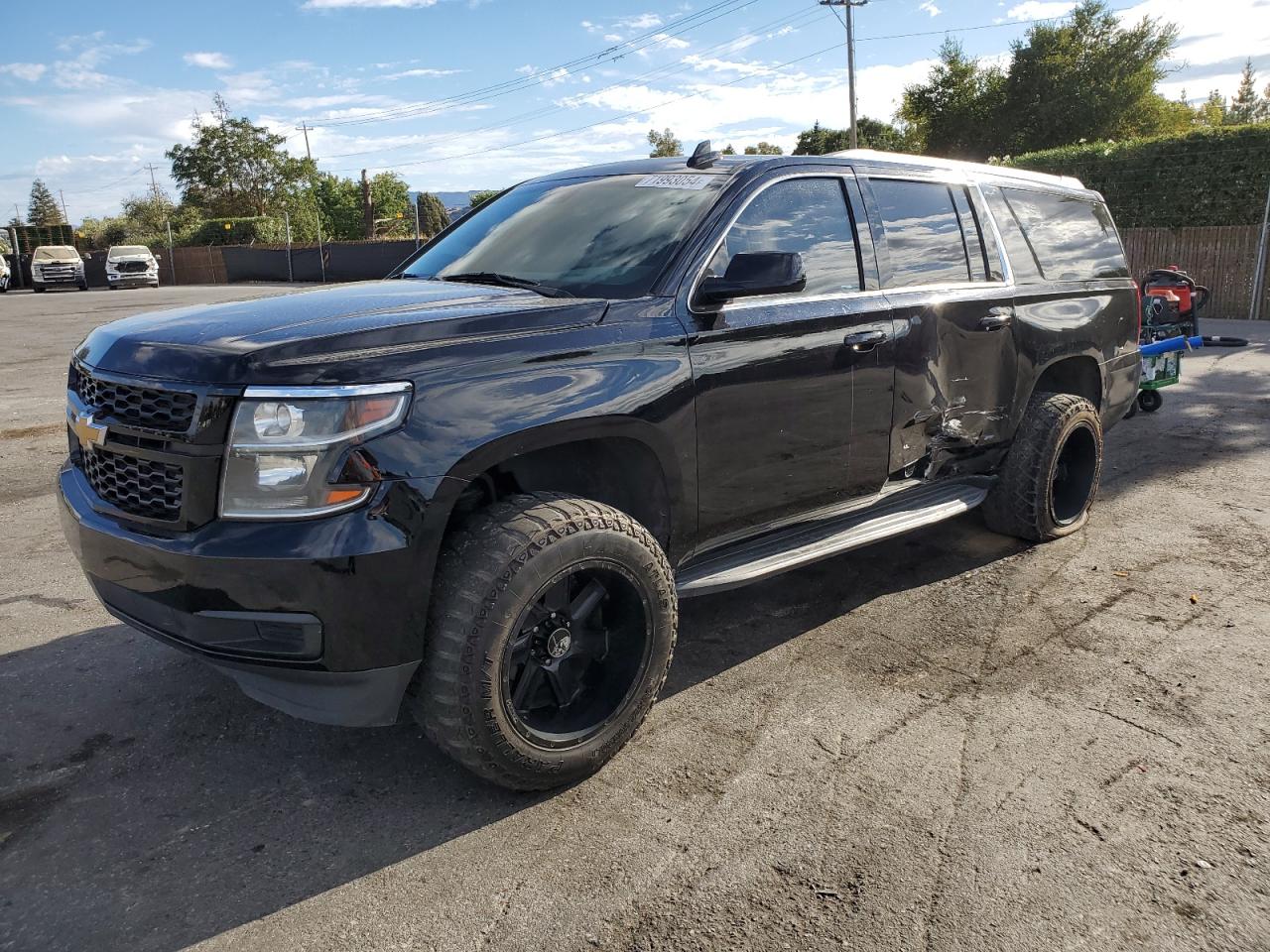 2017 Chevrolet Suburban VIN 1GNSCHKC2HR110519