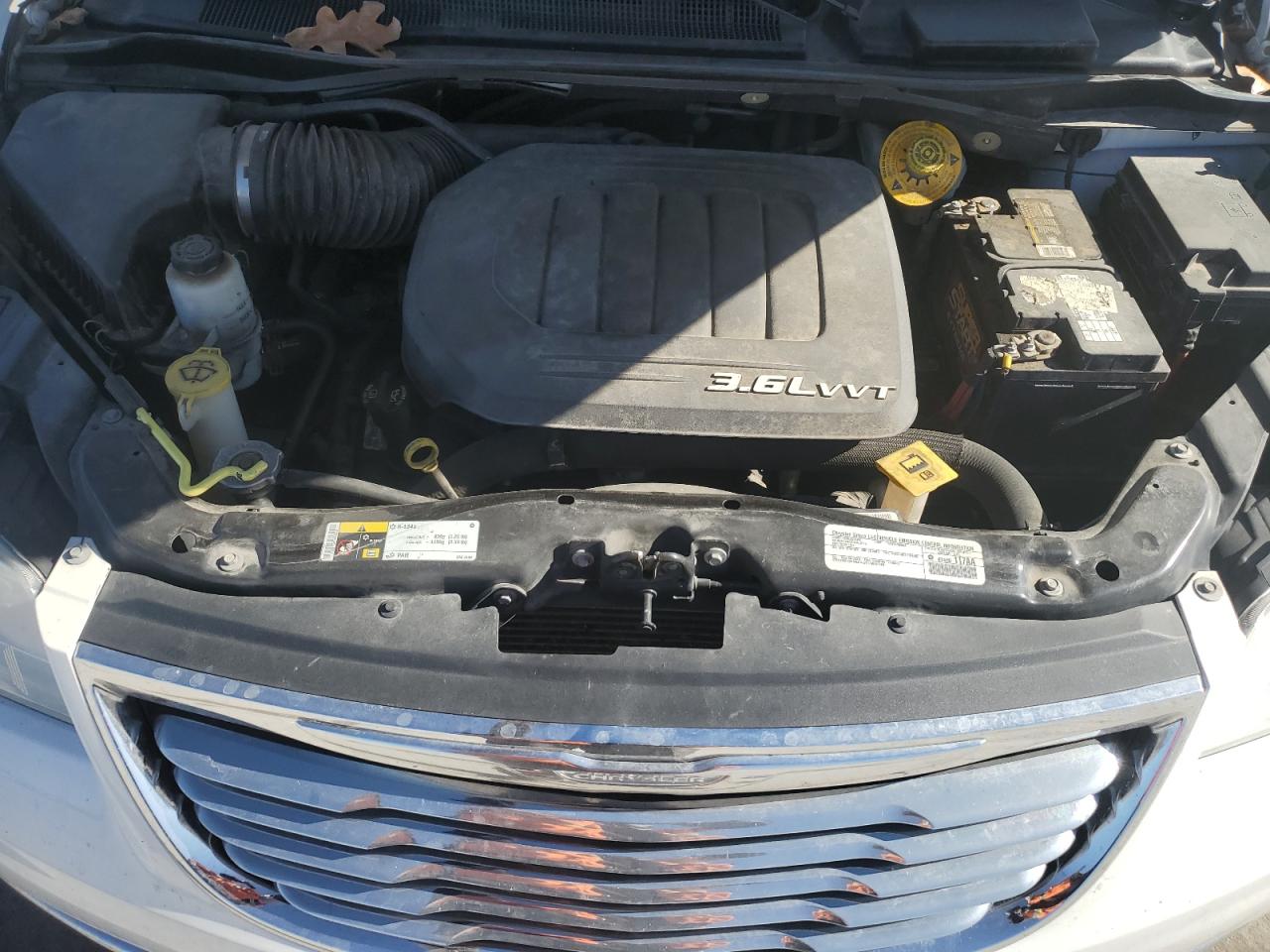 2015 Chrysler Town & Country VIN 2C4RC1CG3FR525744 Copart auction photo, rear end damage thumbnail 14