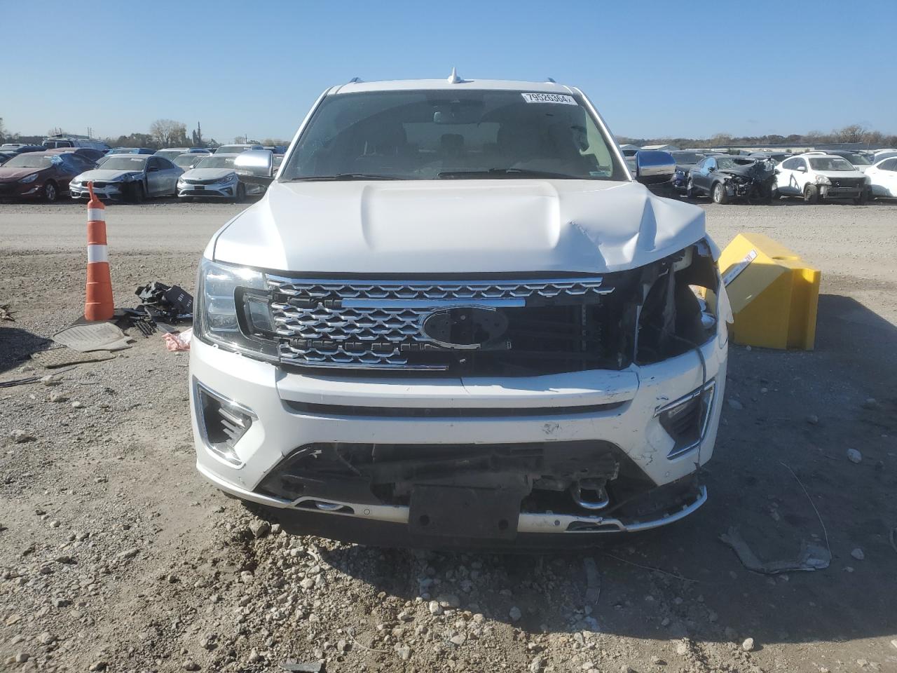 2018 Ford Expedition VIN 1FMJU1MTXJEA68308 Copart auction photo, front end damage thumbnail 5