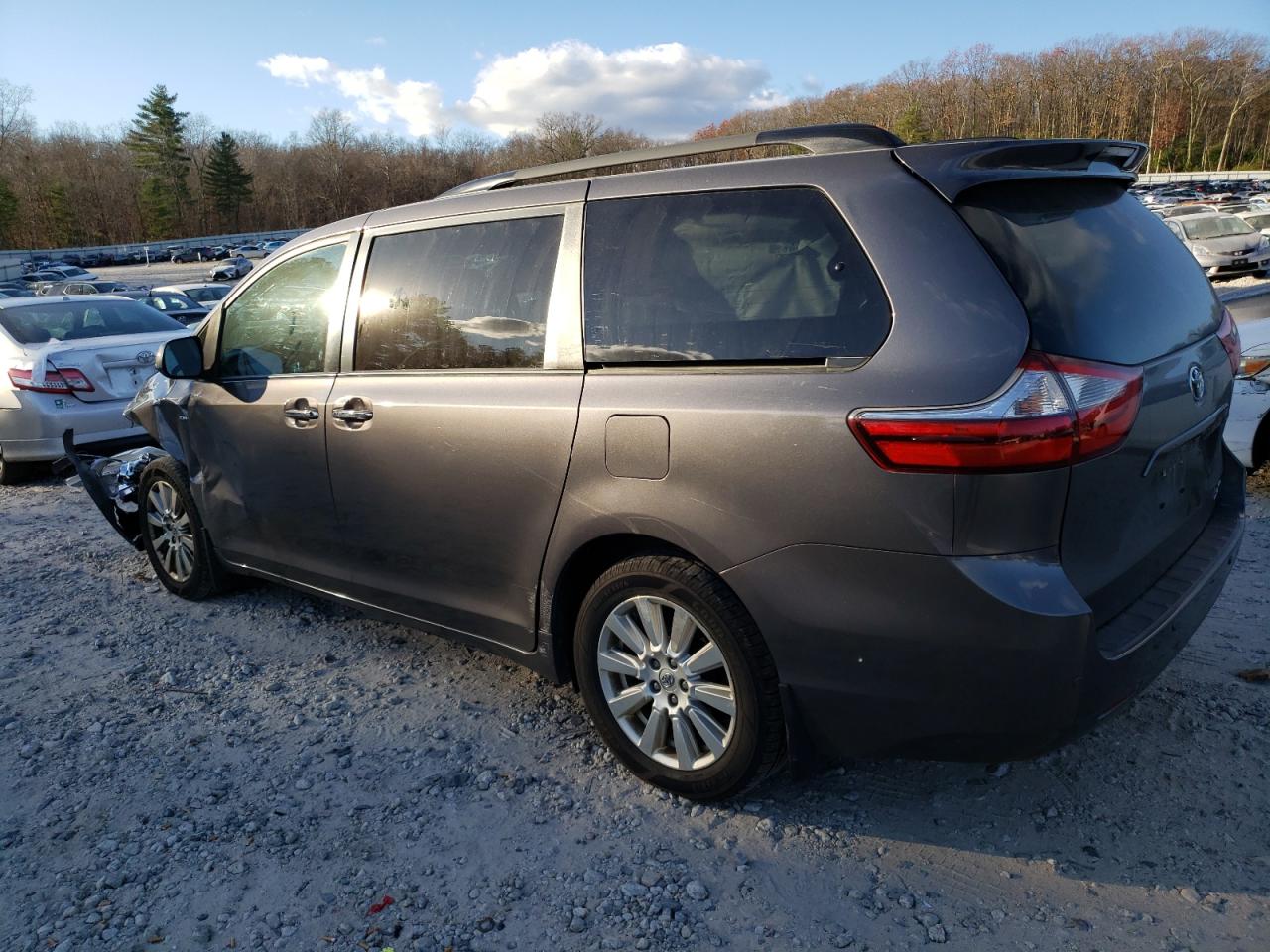 2017 Toyota Sienna VIN 5TDDZ3DC7HS155537 Copart auction photo, front end / side damage thumbnail 2