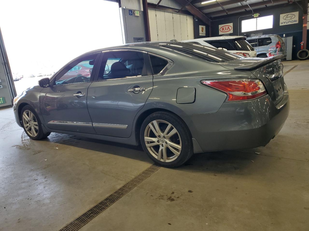 2015 Nissan Altima VIN 1N4BL3AP8FC216950 Copart auction photo, front end / minor dent/scratches damage thumbnail 2