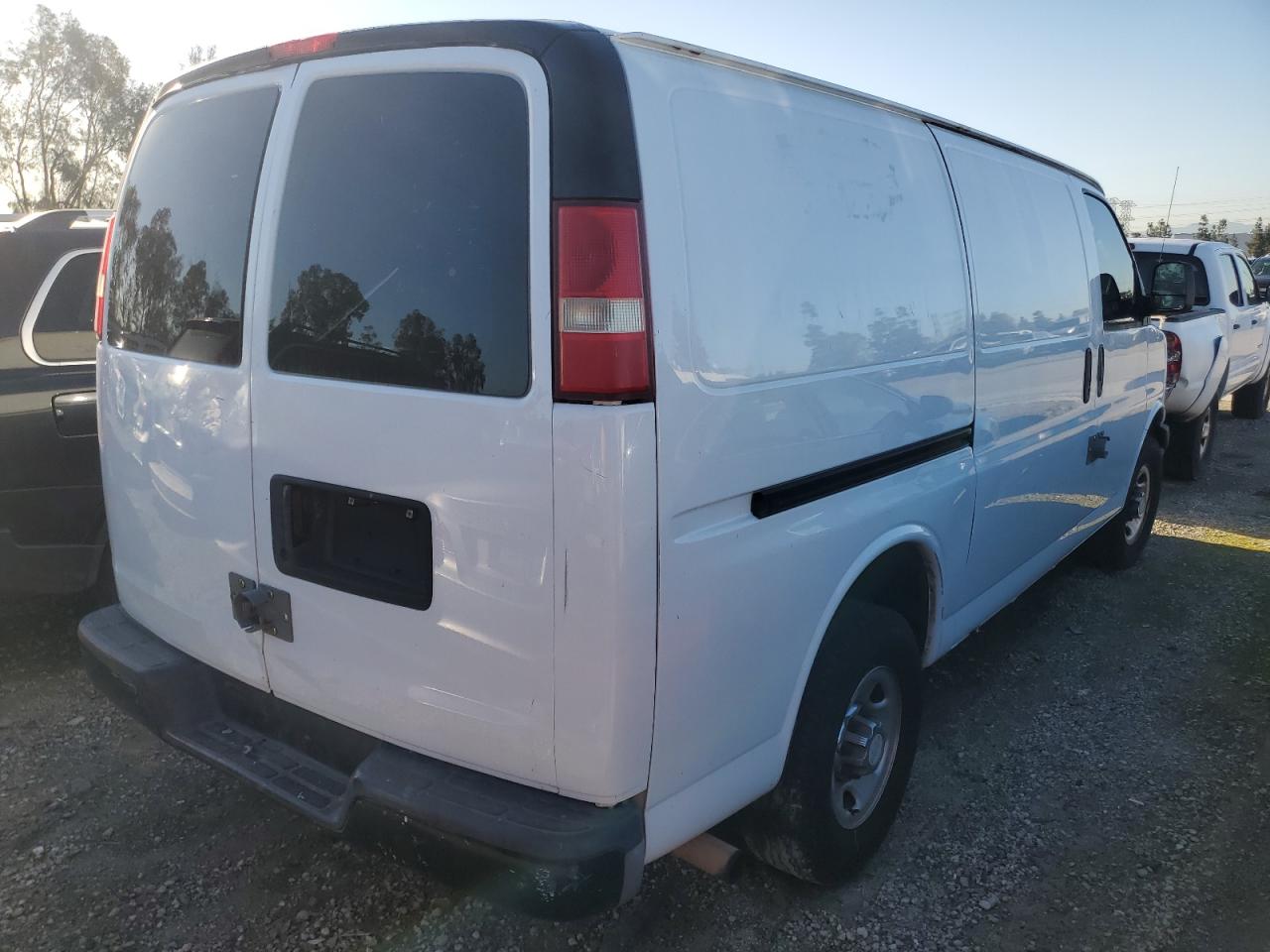 2011 Chevrolet Express VIN 1GCZGTCG2B1139377 Copart auction photo, minor dent/scratches / normal wear damage thumbnail 3