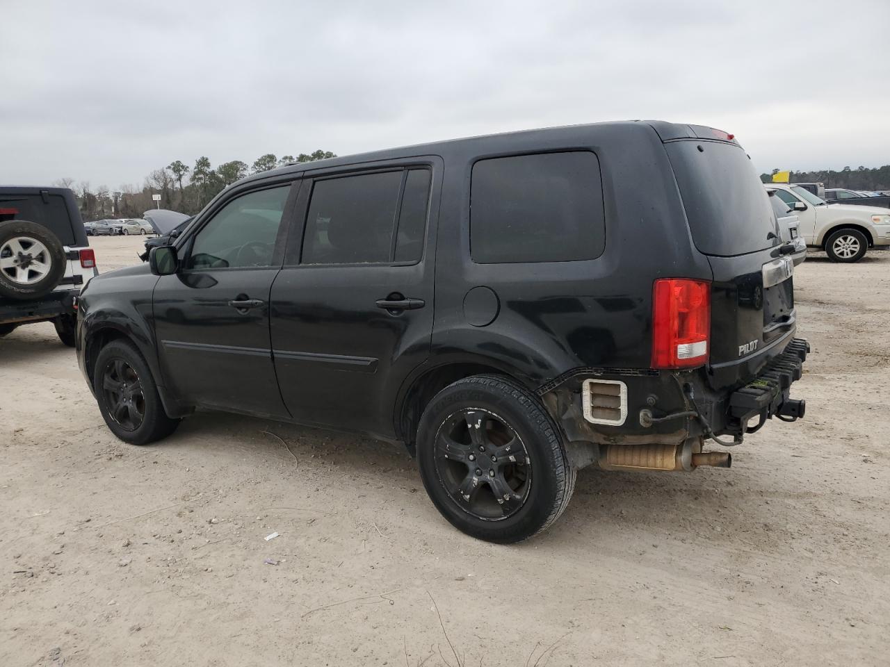 2015 Honda Pilot VIN 5FNYF3H78FB005753 Copart auction photo, rear end / minor dent/scratches damage thumbnail 2