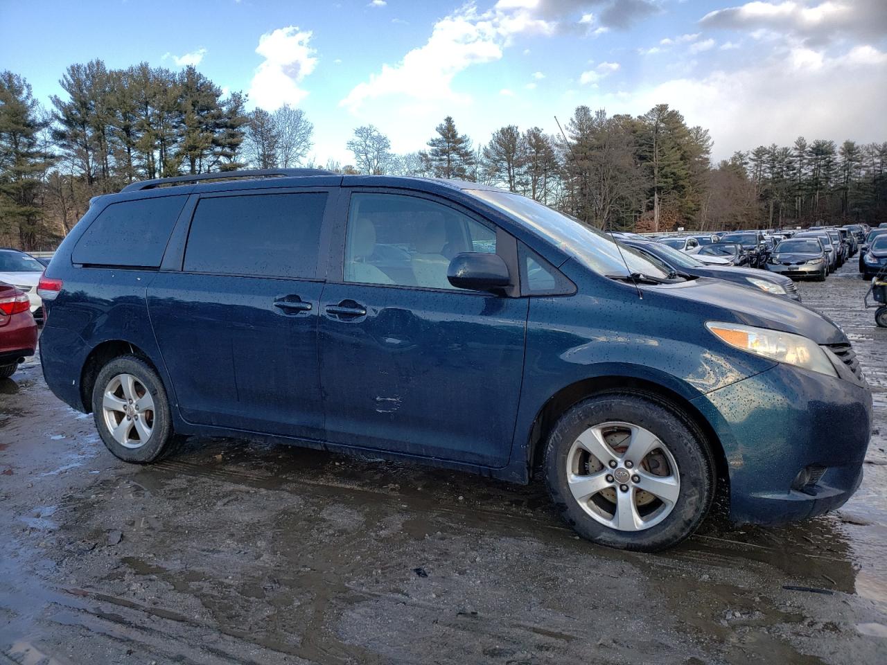 2011 Toyota Sienna VIN 5TDKK3DC1BS024994 Copart auction photo, rear end / side damage thumbnail 4