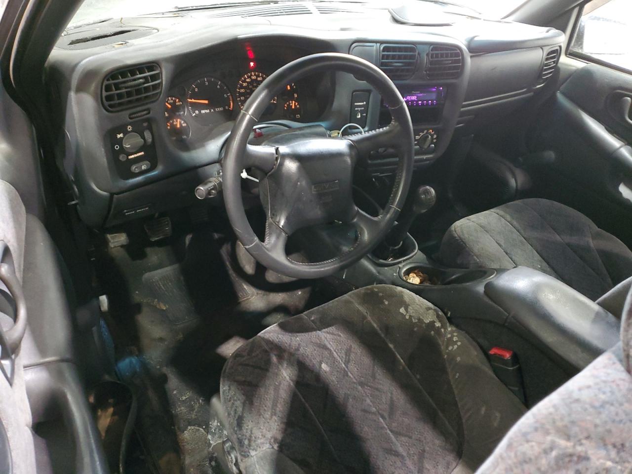 2002 GMC Sonoma VIN 1GTCS14WX28239250 Copart auction photo, front end / side damage thumbnail 8
