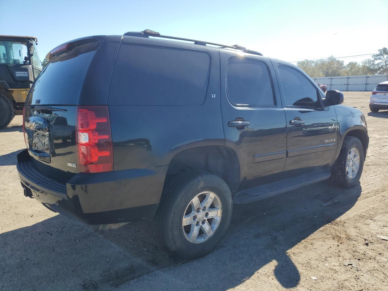 2007 Chevrolet Tahoe VIN 1GNFK13067J333059 Copart auction photo, burn / minor dent/scratches damage thumbnail 3