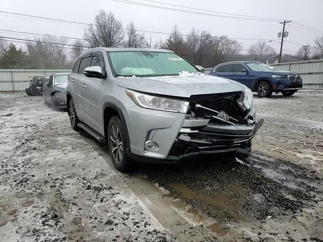 2017 Toyota Highlander VIN 5TDJZRFH6HS378408 Copart auction photo, front end damage thumbnail 12