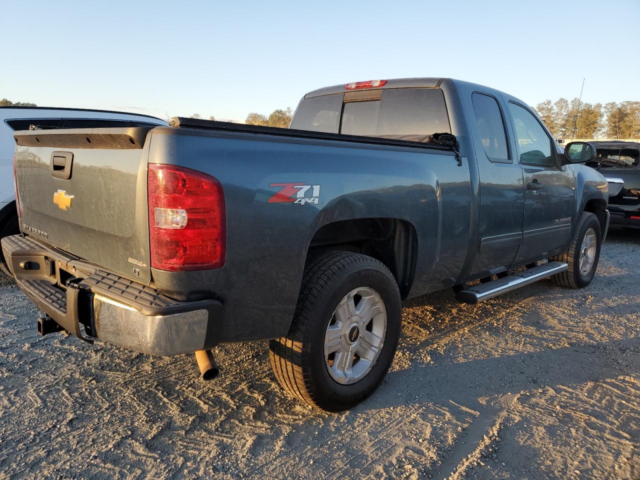 2013 Chevrolet Silverado VIN 1GCRKSE70DZ365038 Copart auction photo, top/roof damage thumbnail 3