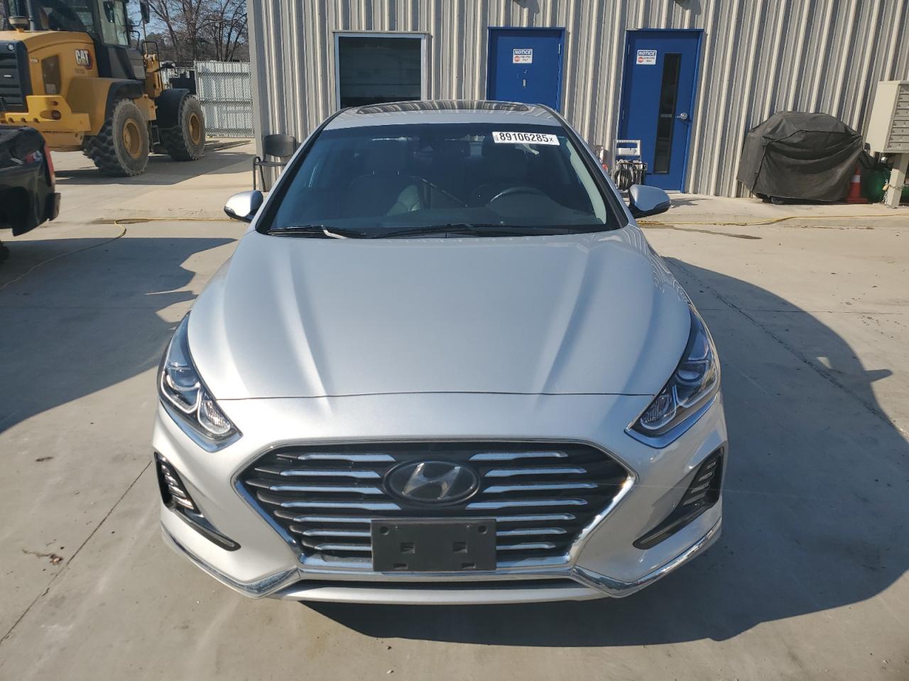 2018 Hyundai Sonata VIN 5NPE34AF3JH680147 Copart auction photo, rear end / minor dent/scratches damage thumbnail 5